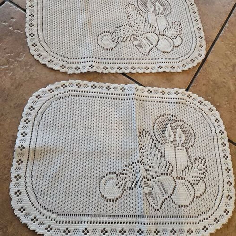 Christmas Candle Lace Doily Table Place Mats and Table Runner